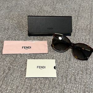 NWOT Fendi tortoise framed sunglasses